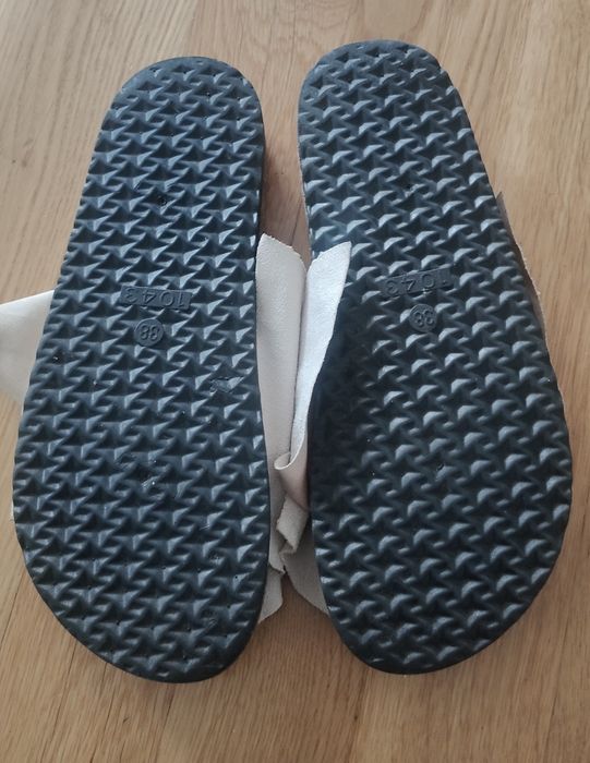 Klapki z kokardą