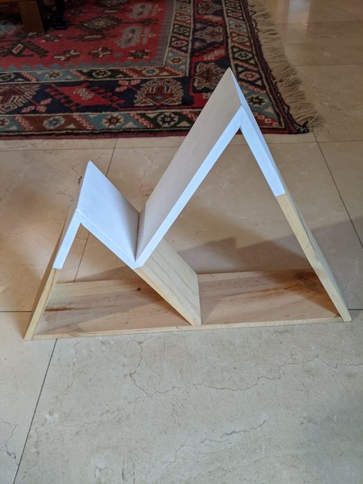 Prateleira triangular