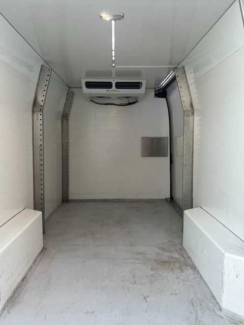 Renault master 2.3dci l2h2 com refrigeração poucos km no estado de impecável.