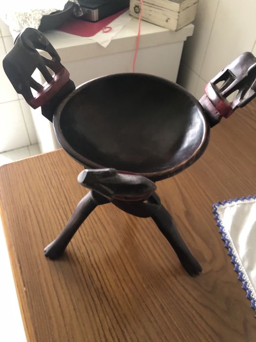 Várias peças em pau preto