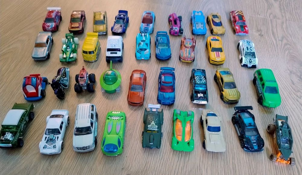 Zestaw modeli samochodzików Hot Wheels 36sztuk