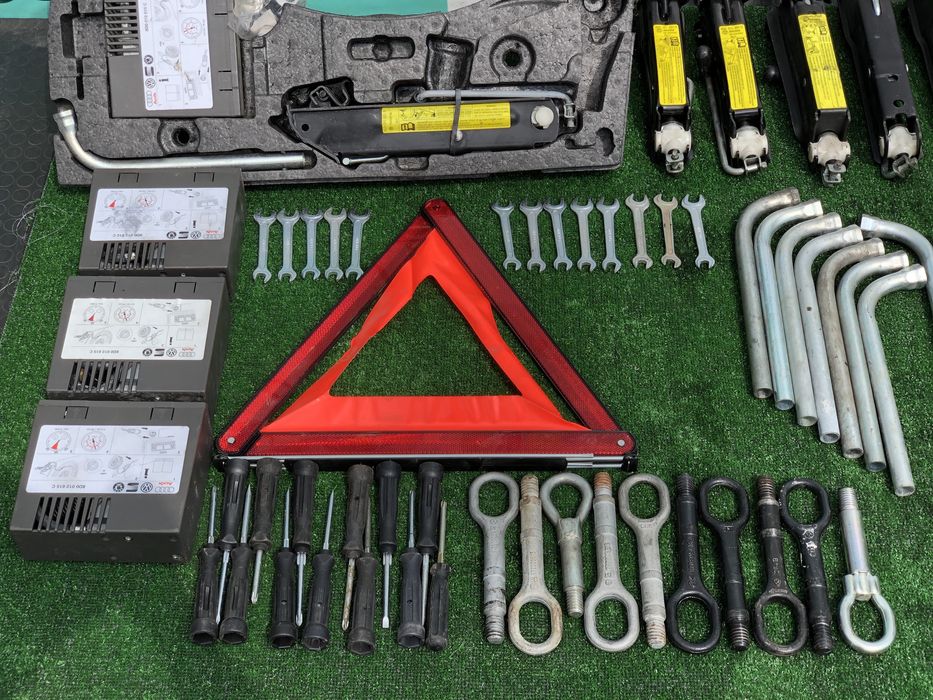 аварийный знак домкрат балонный ключ буксировочный крюк passat b6
