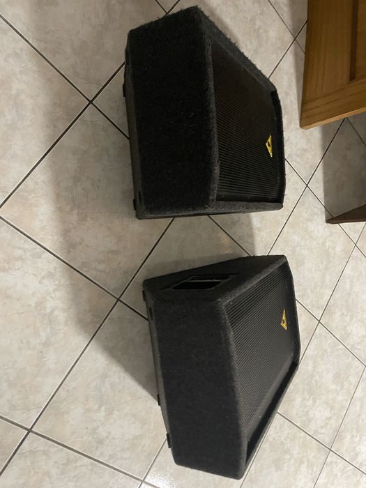 Monitores Behringer