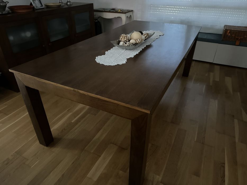 Mesa de jantar madeira de castanho