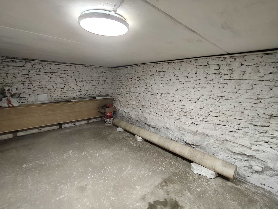 Компактний новозбудований котедж "під ключ" з приватизованою ділянкою в районі Базарчик-Садова