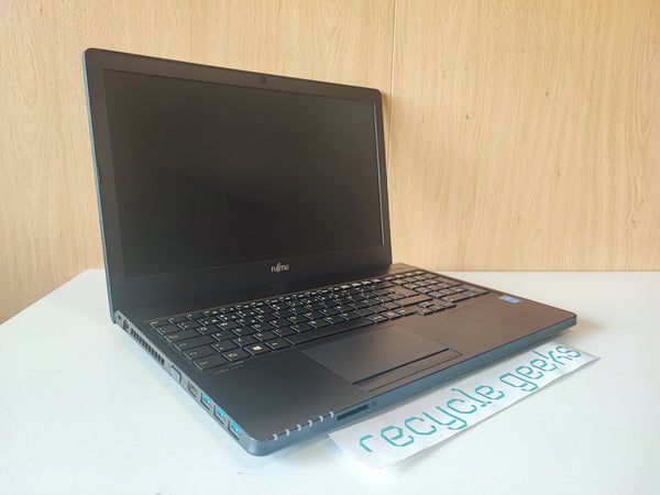 Fujitsu LIFEBOOK A555 i3-5005U 8GB RAM 128GB SSD Teclado PT Win 11 Estado: Muito Bom - B
