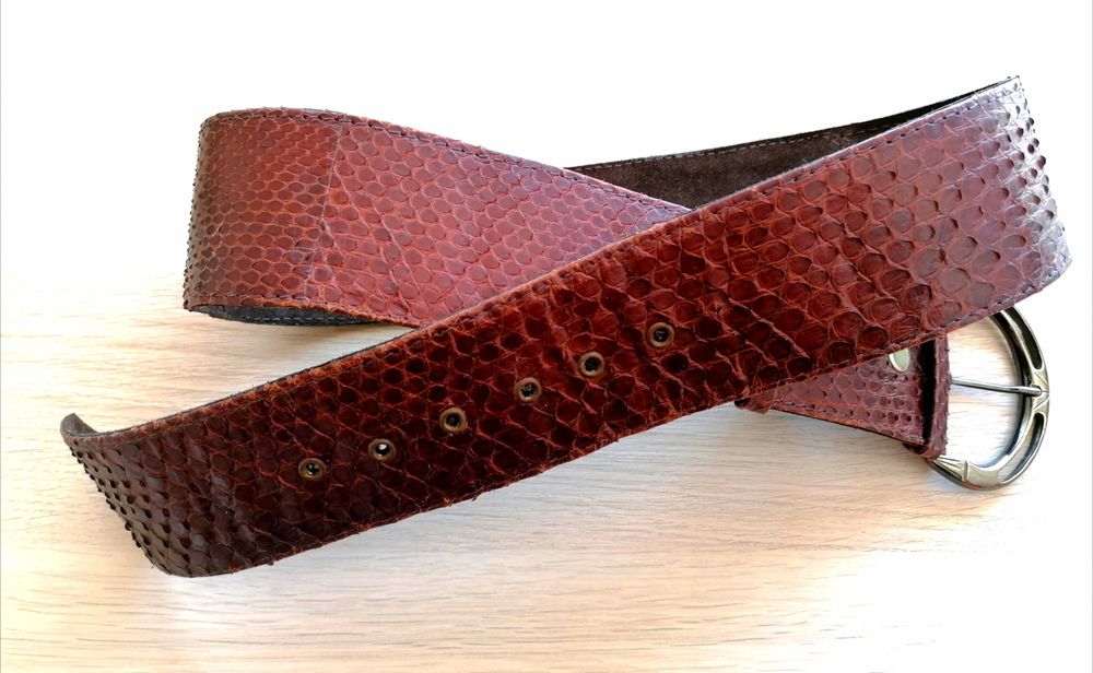 Cintos em pele de cobra genuína