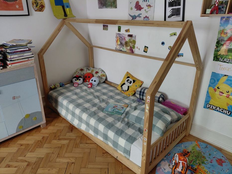 Cama-casa montessori criança