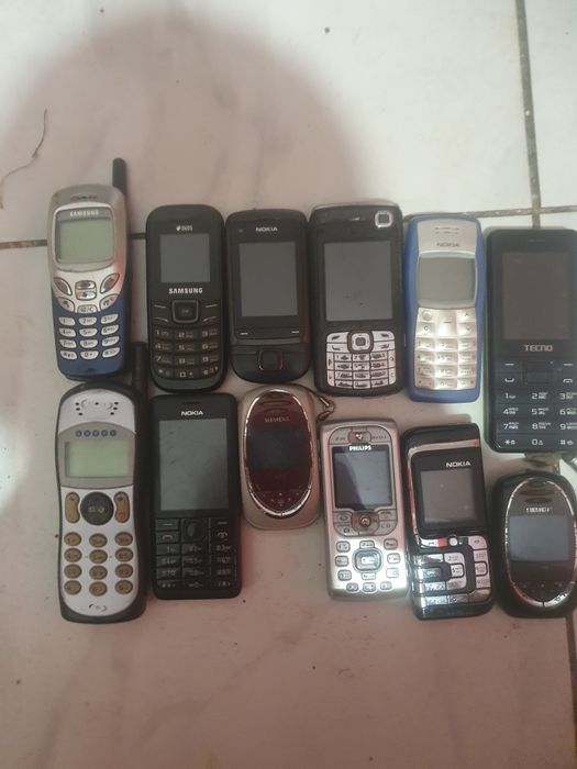 Кнопочні  Мобільні телефони Nokia