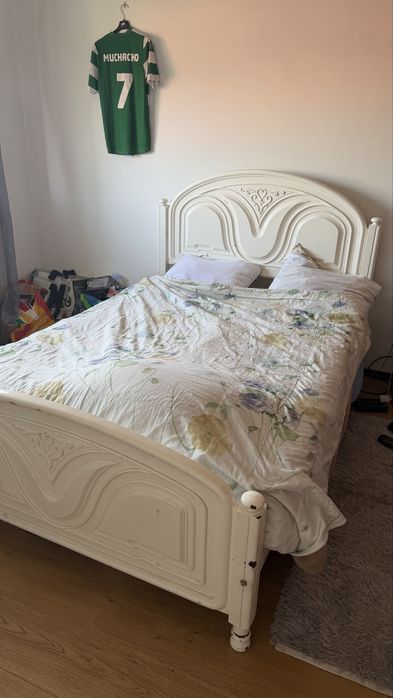 Cama branca usada