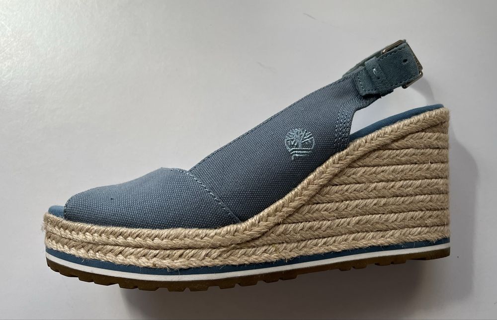 Buty damskie na koturnie