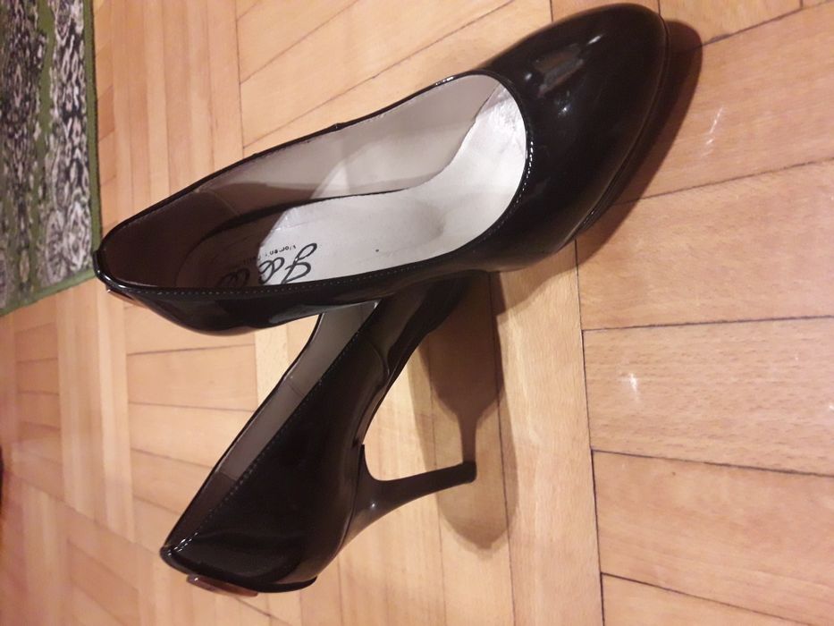 Buty damskie na obcasie