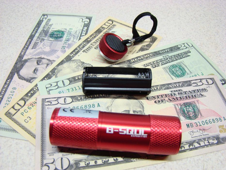 Latarka UV 9xLED taktyczna Tester banknotów bursztynu na 3 baterie AAA