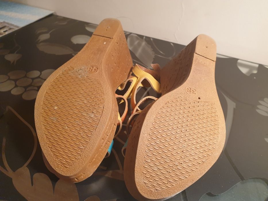 Sandały na koturnie Graceland r.38