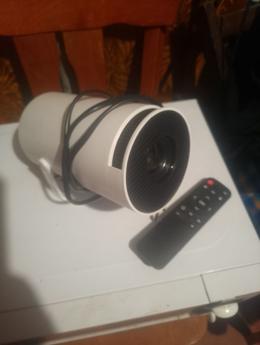 Продам проектор новий