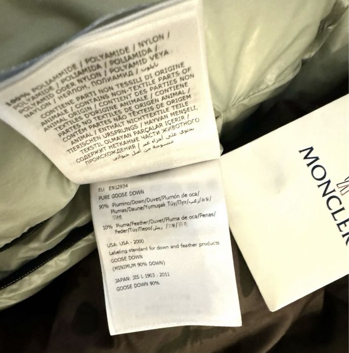 Продам жилетку Moncler