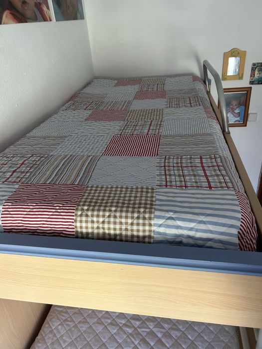 Beliche 3 camas + armário + gavetas + 3 colchões – Ótimo estado