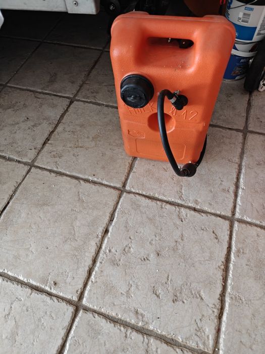 Barco 3,20m + fora-de-borda 8cv (10h) + acessórios