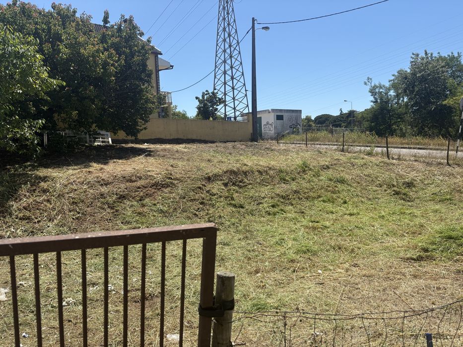 Eu faço limpeza de terrenos, quintais, garagens etc. zona da sobreda e arredores