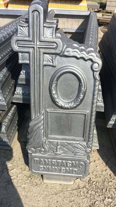 Пам'ятники , бетонні, гранітні з мармурової крихти, вази ,лампадки ...