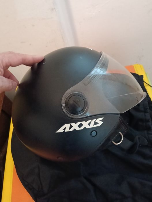 02 capacetes. Oportunidade!