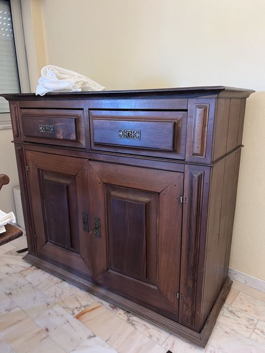 Louceiro antigo de madeira