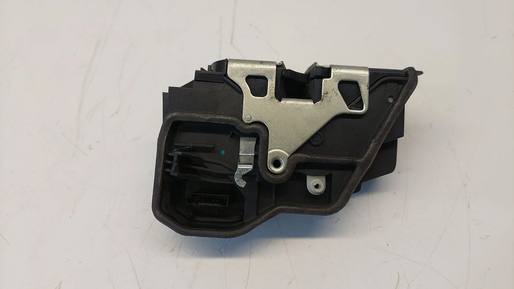 Fechadura / fecho porta frente esquerdo BMW 1 (F21)