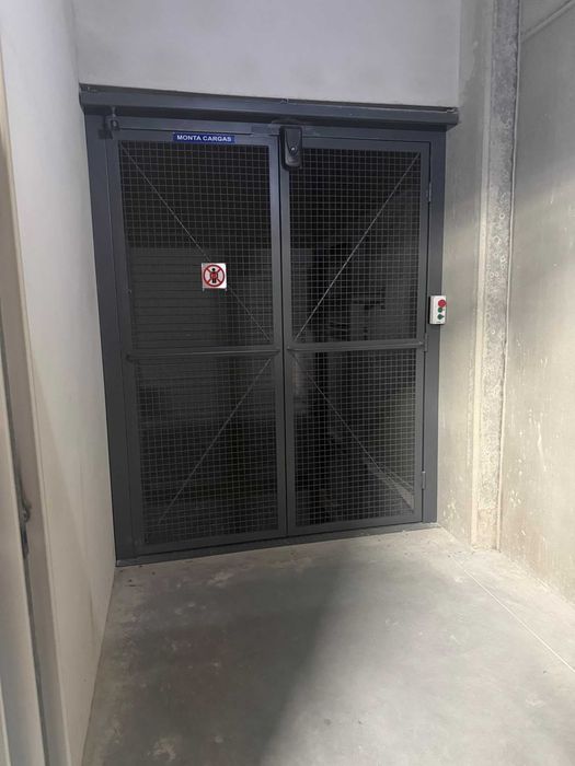 Armazém para arrendamento – Zona Industrial de Cete