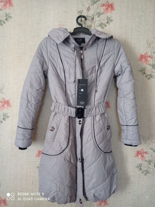 Продам новое демисезонное пальто для девочки