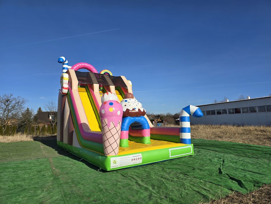 Dmuchana zjeżdżalnia plac zabaw tor przeszkód