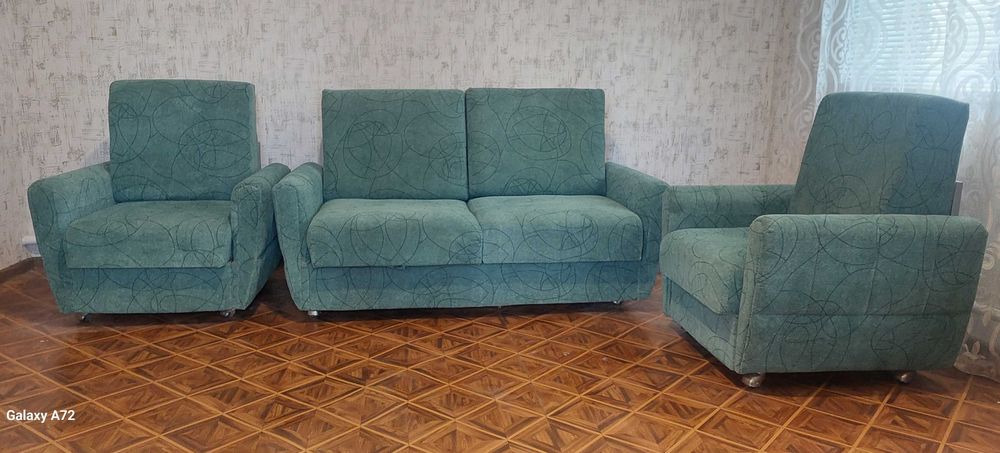 Комплект мягкой мебели б/у