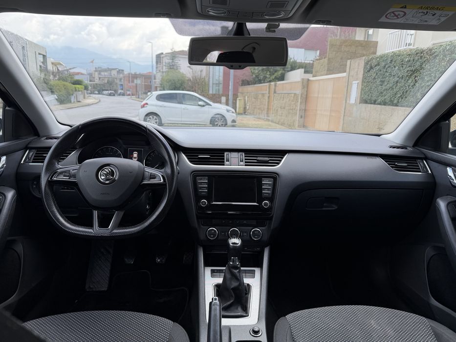 Skoda Octavia 1.6 TDi UM DONO Nacional Poucos Km