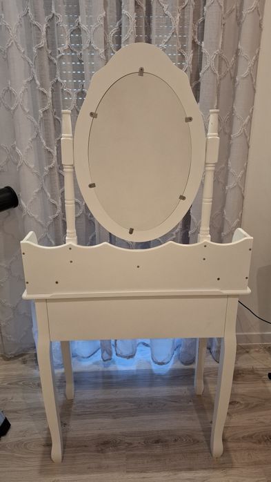 Toaletka biała z lustrem