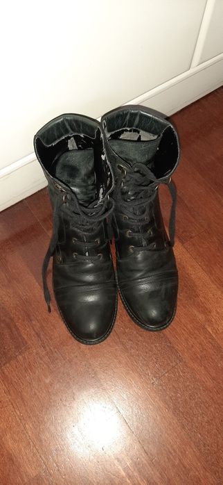 Botas usadas em bom estado