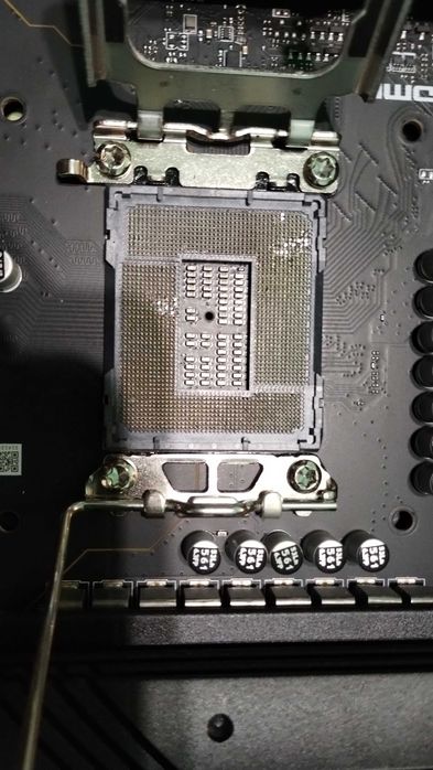 MSI MAG Z790 Tomahawk WiFi DDR5 (nowa,raz użyta) - wygięte piny w socket