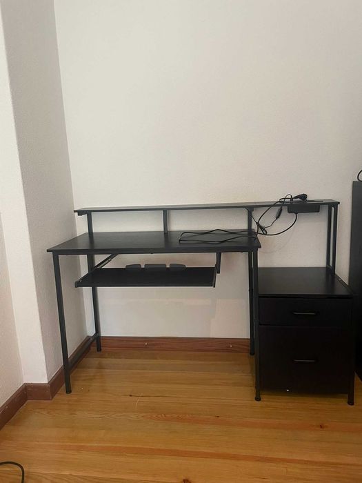 Secretária Gaming como nova (1 mês de uso)