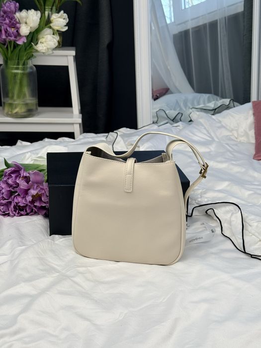 Сумка YSL Yves Saint Laurent Bucket Bag Ivory Leather with Gold