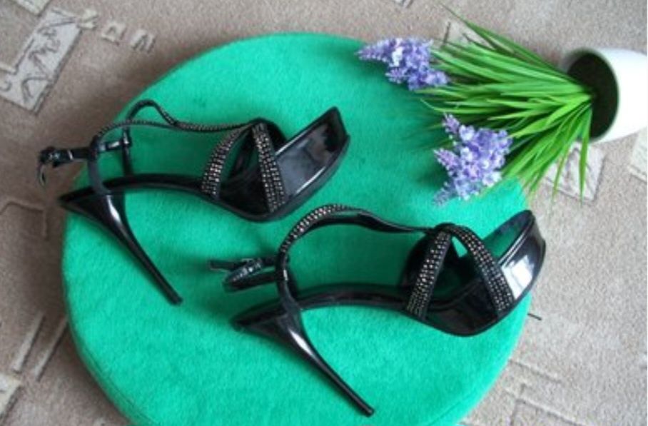 Босоножки женские. Стильные, удобные, на каблуке. Размер 38