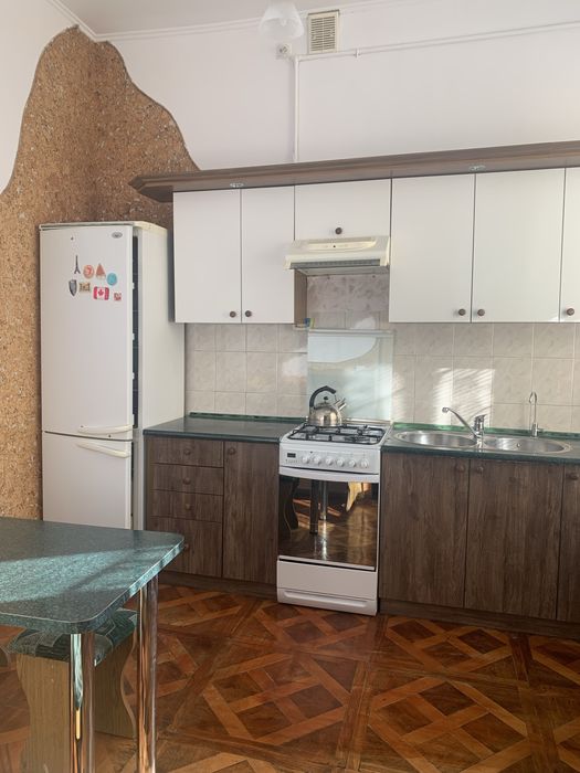 Продаж квартири 4кімнати вул Шептицьких ( універ)