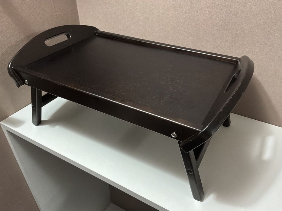 Розкладний дерев'яний столик таця