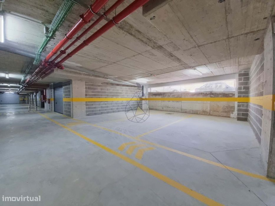 Garagens Box à Venda em Portimão — de 16 m² a 28 m², entre a estação d