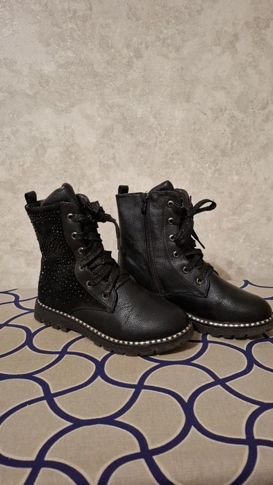 Чоботи туфлі осінні  35 рр дівчинці