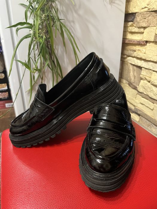 Лофери чорні лаковані шкіряні 38 розмір
