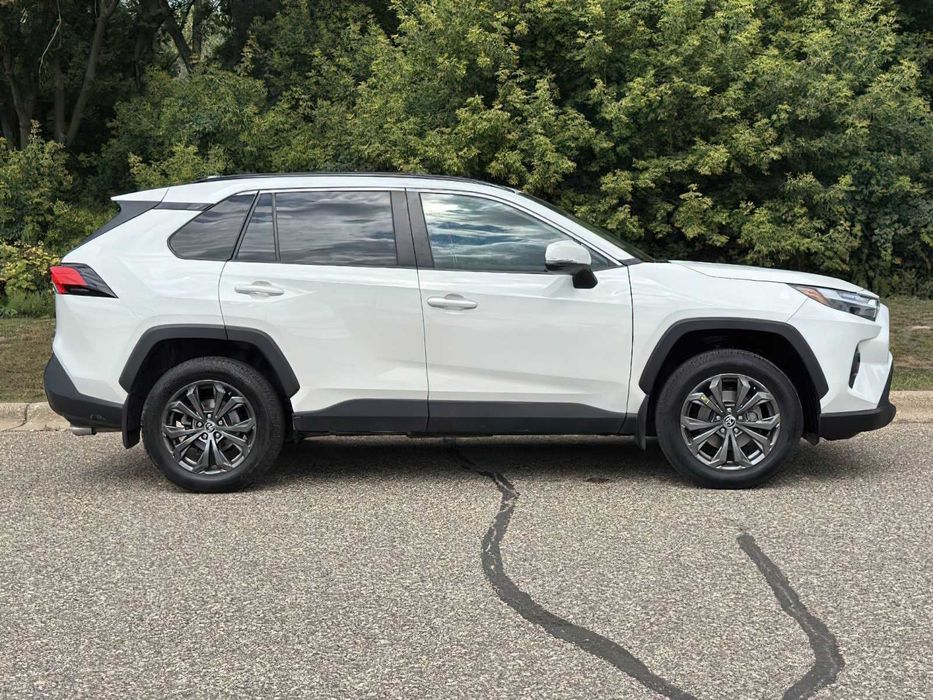 Toyota RAV4  XLE Premium      2022