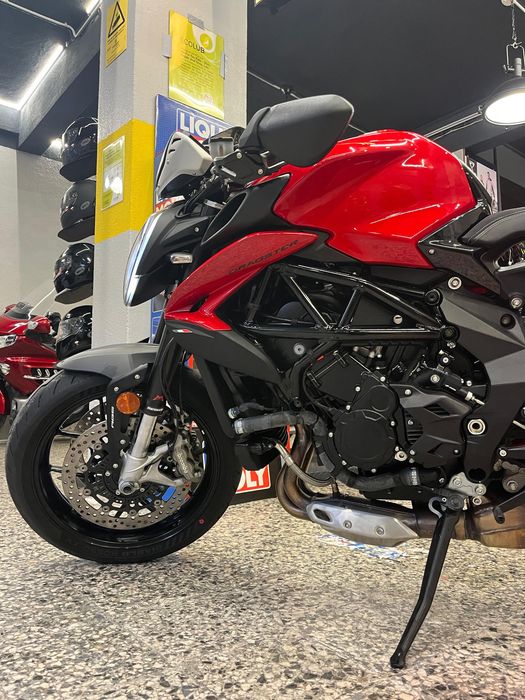 MV Agusta Dragster 800 r de 2024  Irrepreensível