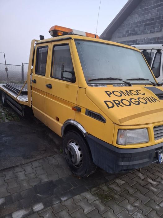 Auto laweta iveco daily najazd autolaweta wciągarka