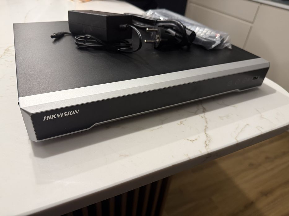Rejestrator HIKVISION DS-7608NI-I2