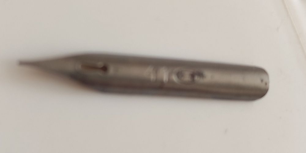 Пір'я для письма, каліграфії, креслення та для чорнильних авторучок