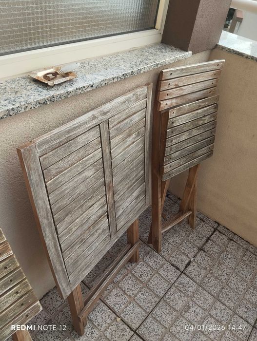 Mesa Madeira com duas cadeiras