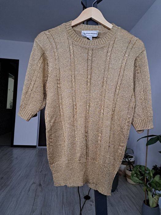 Złoty sweter z krótkim rękawem M